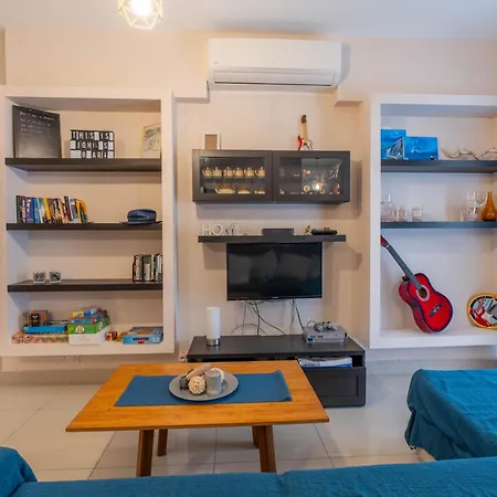 Spacious With Balcony Bbq & Games - Sleep 6 By Quicktrips Apartament