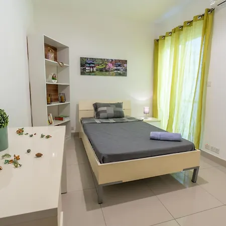 Spacious With Balcony Bbq & Games - Sleep 6 By Quicktrips Apartament St Paul's Bay