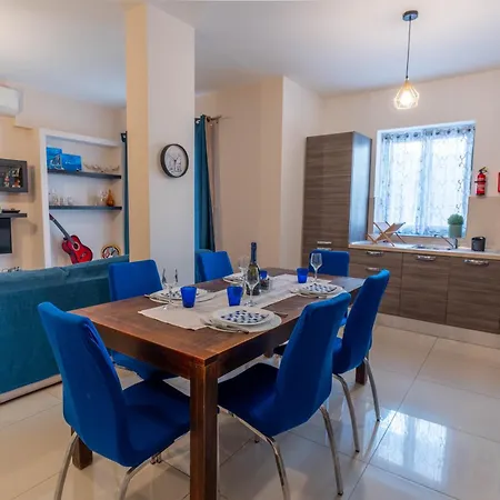 Spacious With Balcony Bbq & Games - Sleep 6 By Quicktrips St Paul's Bay
