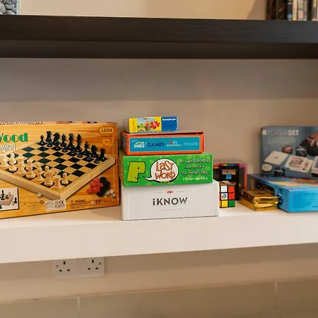 Spacious With Balcony Bbq & Games - Sleep 6 By Quicktrips Lejlighed