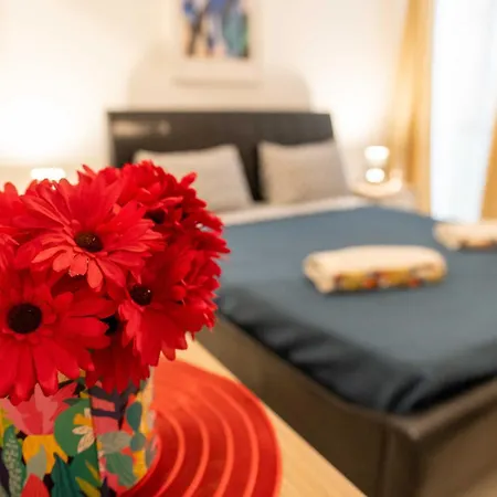 Spacious With Balcony Bbq & Games - Sleep 6 By Quicktrips Apartament *