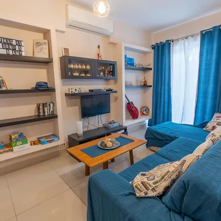 Spacious With Balcony Bbq & Games - Sleep 6 By Quicktrips