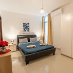 Spacious With Balcony Bbq & Games - Sleep 6 By Quicktrips Apartman