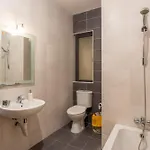 Apartman Spacious With Balcony Bbq & Games - Sleep 6 By Quicktrips *