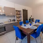 Apartman Spacious With Balcony Bbq & Games - Sleep 6 By Quicktrips