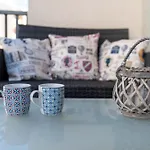 Spacious With Balcony Bbq & Games - Sleep 6 By Quicktrips Apartman *