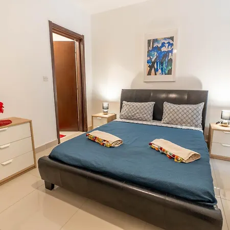 Apartman Spacious With Balcony Bbq & Games - Sleep 6 By Quicktrips